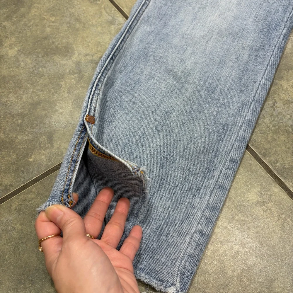 JUDY BLUE LOS ANGELES STRAIGHT FIT  WOMENS JEANS SIZE 15/32 LIGHT WASH 25 INSEAM - Picture 4 of 11